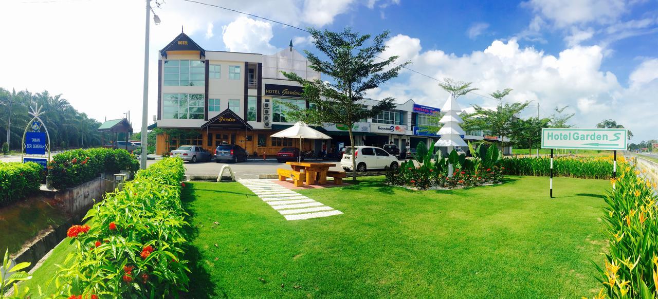 Semerah Garden Hotel Pontian Kecil Buitenkant foto