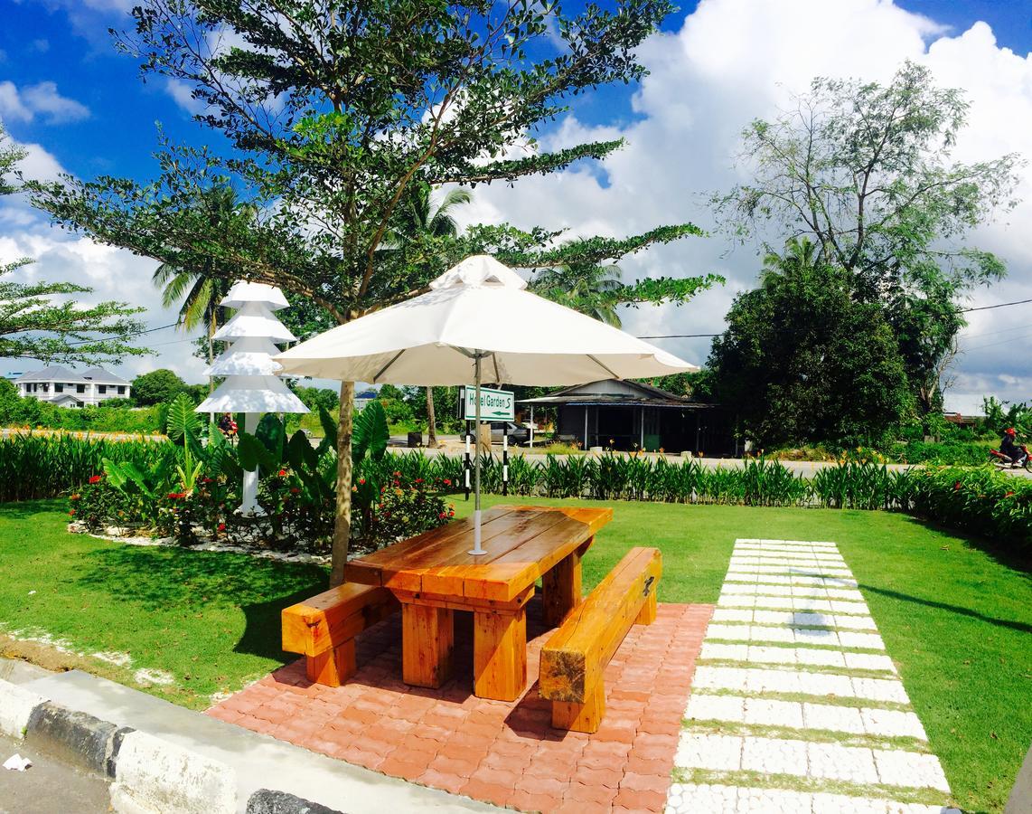 Semerah Garden Hotel Pontian Kecil Buitenkant foto